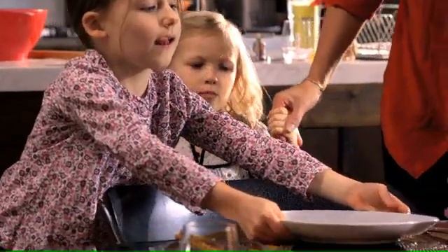 Windows Phone x 8X HTC Commercial | Meet Leah | (30s) (Old - OG Version) (Blue Screen Version) смотреть онлайн