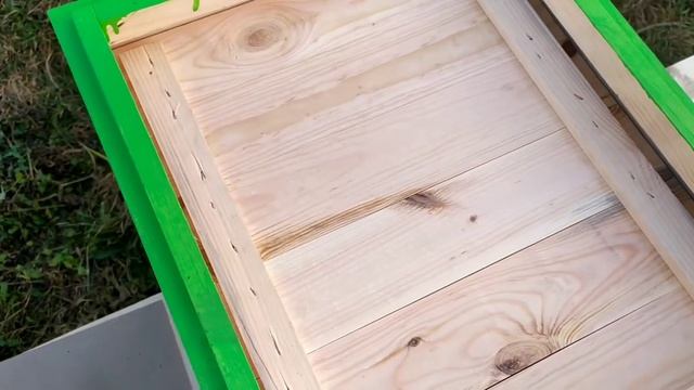 Пересажываем пчел в новый подаренный улей))) смотреть онлайн