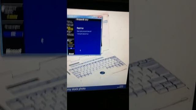 Me installing windows 98 on an Intel 80486 laptop (fake) смотреть онлайн