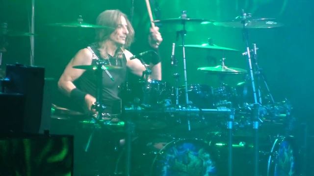 JUDAS PRIEST - Rob sings with the audience/The Green Manalishi 4K (Live in Poland 2024) смотреть онлайн