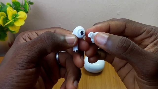 Oraimo Freepods 2 Pro: How To Change Ear Tips Safely 2021 смотреть онлайн