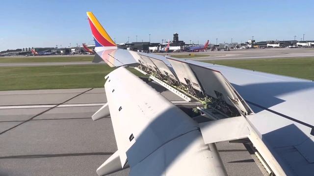 Southwest B737-MAX8 Landing in Baltimore смотреть онлайн
