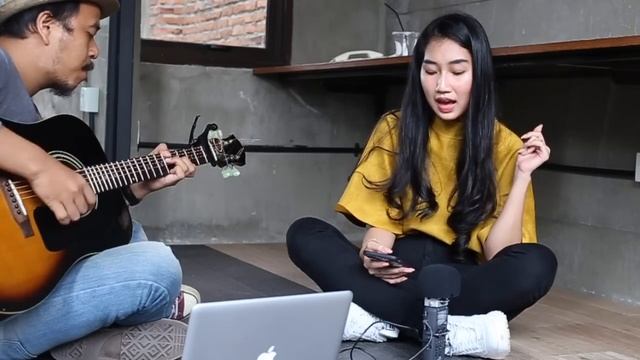 Easy - Mac Ayres (Nadiya Rawil Cover) ft BejanaWaktu смотреть онлайн