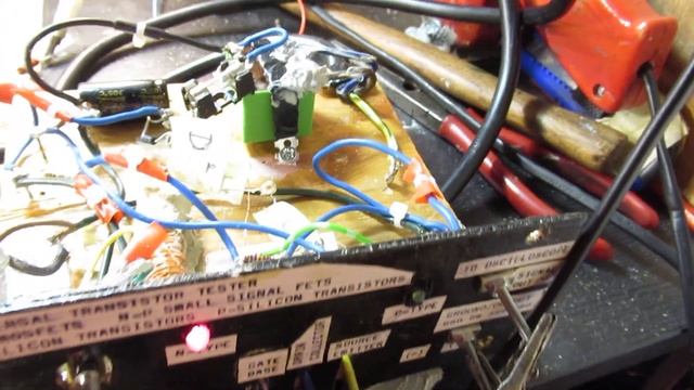 Easy N-MOSFET and P-MOSFET tester schematic & demo via an oscillator and an oscilloscope смотреть онлайн