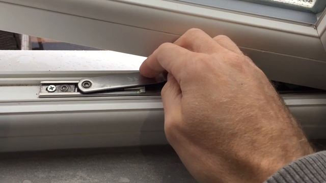 The Oaklands - How to open the child safety latch on the windows смотреть онлайн