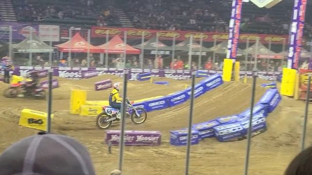 Ronnie mac jumps the gate смотреть онлайн