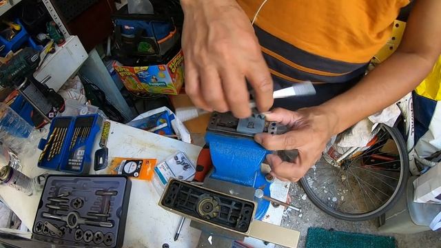 DIY / Fai Da Te/How to Fix oLD WinDoW HAnDLe , VeCCHia MaNiGLia/oN CaLL JoB смотреть онлайн