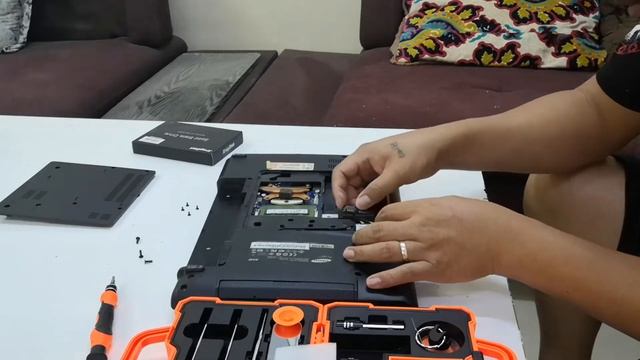 Samsung Laptop SSD Uprade смотреть онлайн