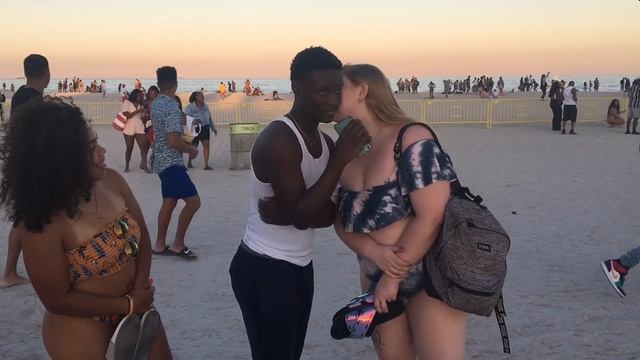 KISS OR GRAB 😘👋🏿 PRT2 |PUBLIC INTERVIEW🌴| смотреть онлайн