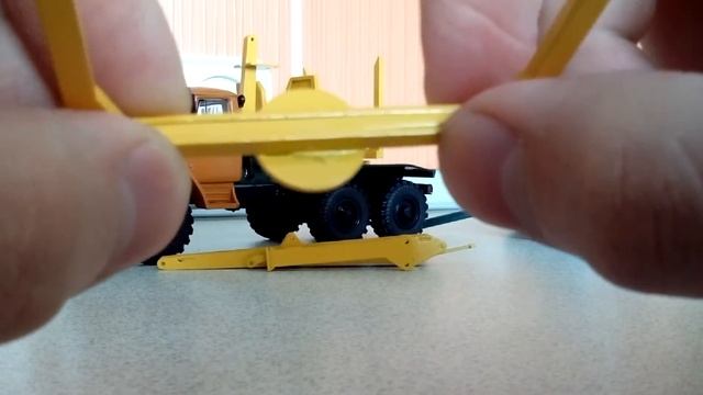 Урал-44202-0311-31 (конверсия "лесовозная надстройка с манипулятором") 1:43 (Часть 3) смотреть онлайн