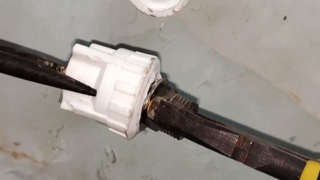 The plumber doesn't want you to know how to easily solve the bad water pipe in the wall смотреть онлайн