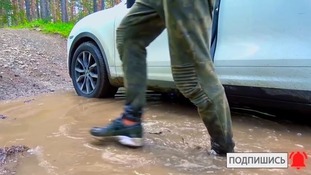 Сеня на Квадроцикле помогает Папе вытащить Порш из Грязи смотреть онлайн