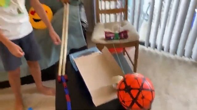 My First Rule Goldberg Machine. (Моя первая машина по правилу Голдберга) смотреть онлайн