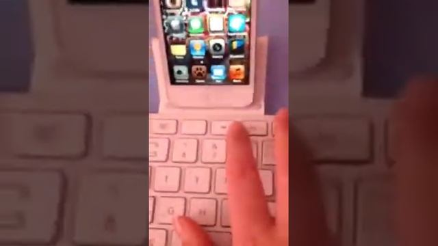 iPod Touch on keyboard dock смотреть онлайн