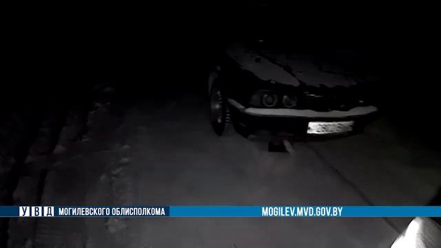 Помощь ГАИ: В Круглом автомашину взяли на буксир смотреть онлайн