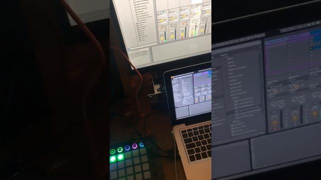 and now something completely different , (ableton link in sync) смотреть онлайн