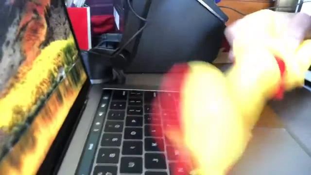 Repair MacBook Pro butterfly keyboard problems with this special tool! смотреть онлайн