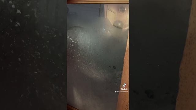 today to much snow and cold, window has ice on it смотреть онлайн