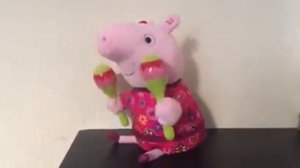 Мягкая интерактивная игрушка «Пеппа с маракасами»