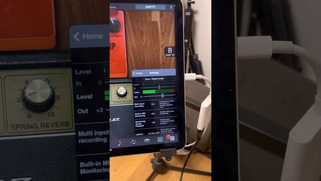 IRig Quattro does not provide monitor signal on headphone output using Amplitube 5 on iOS смотреть онлайн