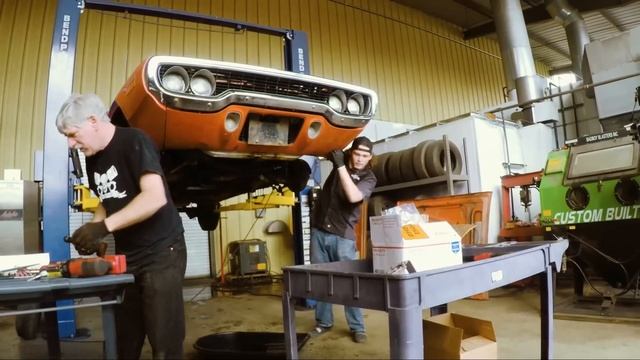 1971 ROAD RUNNER 440-6 4-SPEED: RESTORATION BEGINS NOW! смотреть онлайн