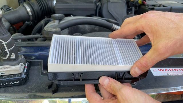 Installing an aftermarket cabin air filter in a Hummer H3 смотреть онлайн
