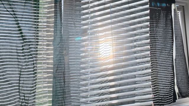 My Bed is My Window смотреть онлайн