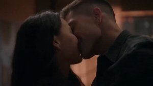 The Rookie 5x12 / Kissing Scene - Lucy and Tim (Melissa O'Neil and Eric Winter)
