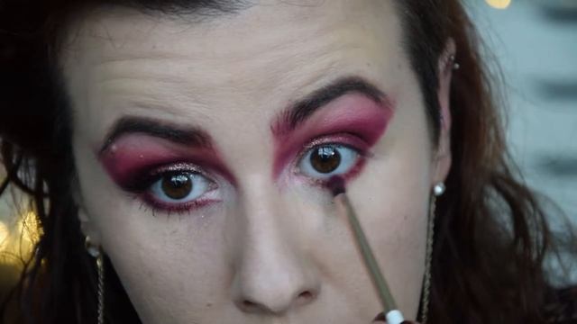 MAC in Monochrome Diva makeup tutorial - Monochromatic makeup tutorial смотреть онлайн