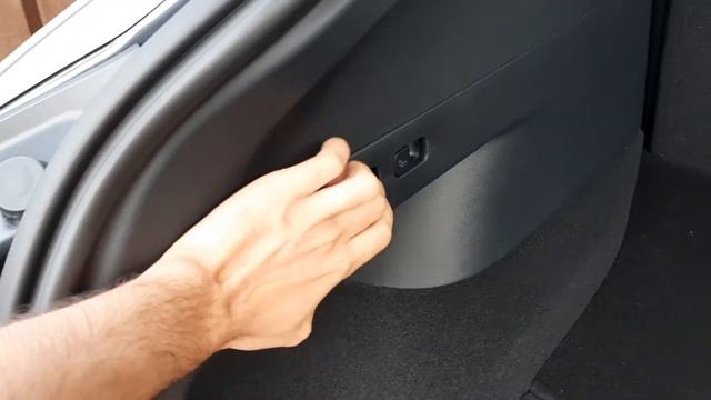 Tesla Model Y Folding Rear Seats смотреть онлайн