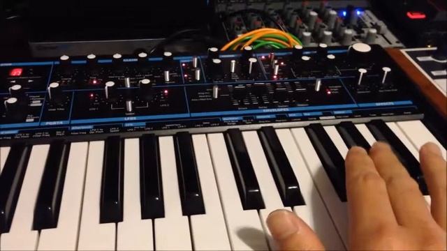 Arturia Beatstep Transposed by Novation Bass Station 2 смотреть онлайн