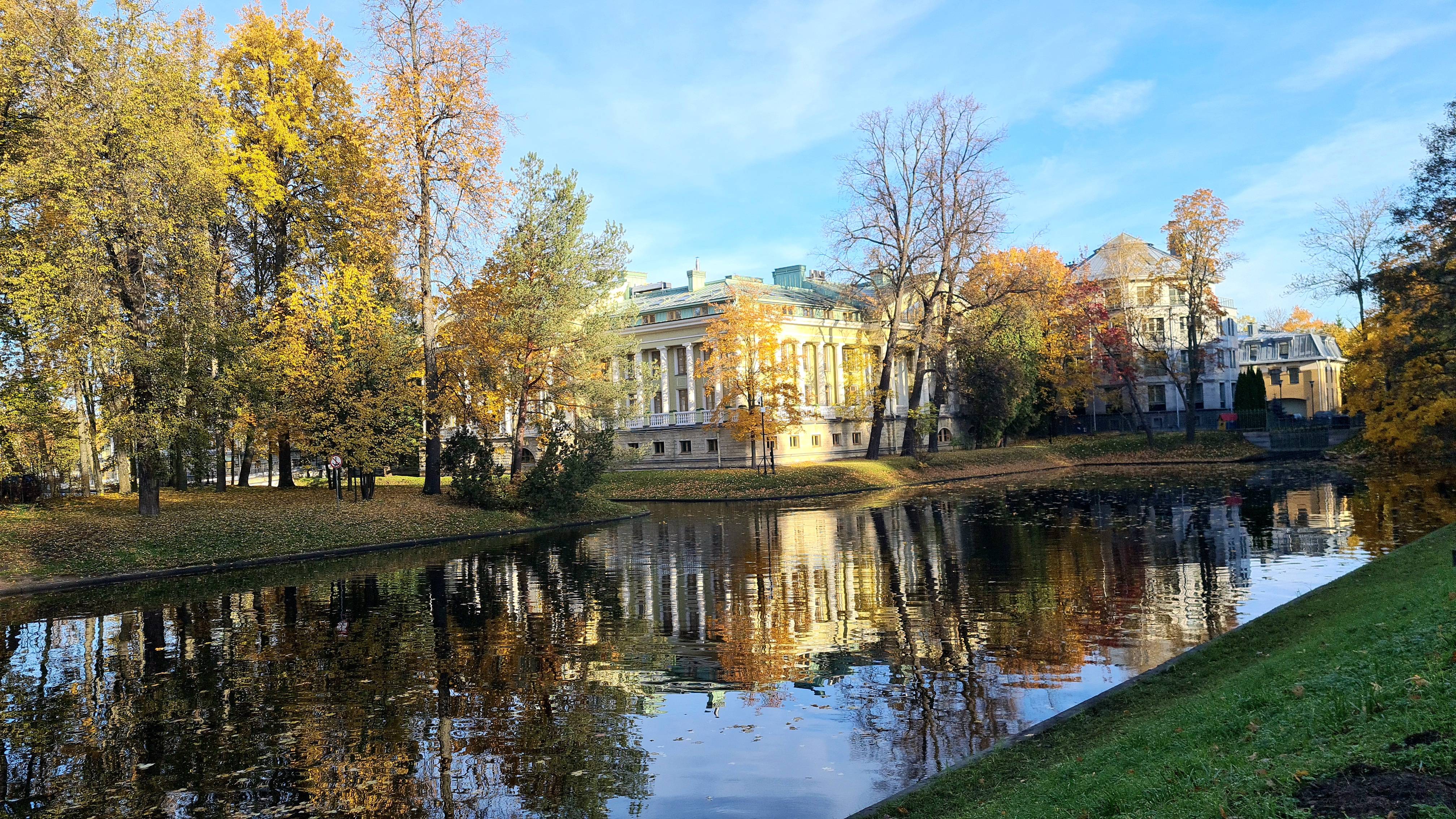Санкт-Петербург. Наслаждаемся прекрасной осенью. Каменный остров. смотреть онлайн