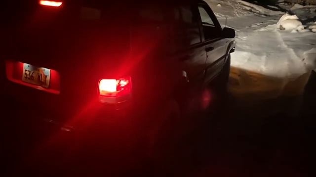 Jeep Grand Cherokee ZJ with a welded diff and V8 смотреть онлайн