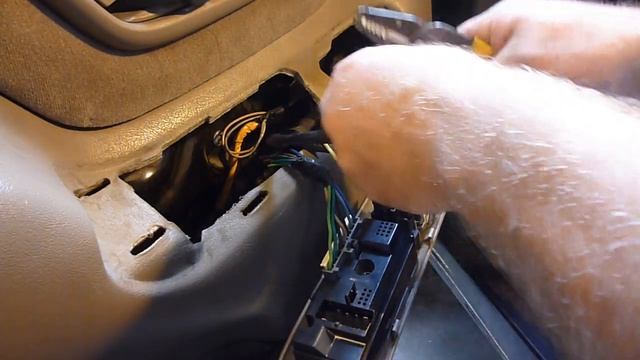 OBS GMC/CHEVY DOOR WINDOW SWITCH REPAIR смотреть онлайн