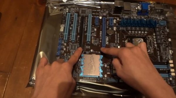 ASUS P8H77-V マザーボード開封