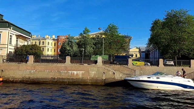 Как вам прогулка по Фонтанке? ♥️ Обещаю почти 7 минут удовольствия (всего лишь!) #петербург #travel смотреть онлайн