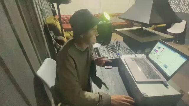 Сегодня я диджей