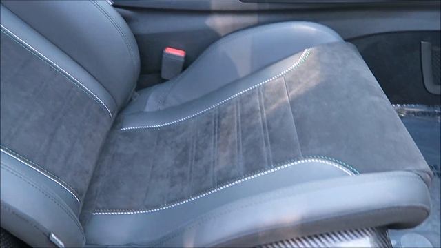 Alfa Romeos Carbon Brakes vs Carbon Seats (Pick 1!) смотреть онлайн