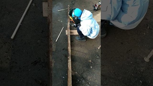 Сварка. Делаем прицеп для перевозки пчел. Я сварщик - мне 7 лет. смотреть онлайн