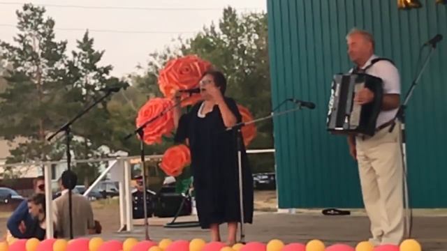 Александра Басова на юбилее села