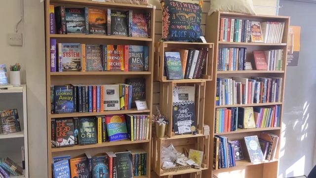 Bookshop & Art Shop Tour | Betty's Books and Devon Art Supplies in Seaton, Devon. смотреть онлайн