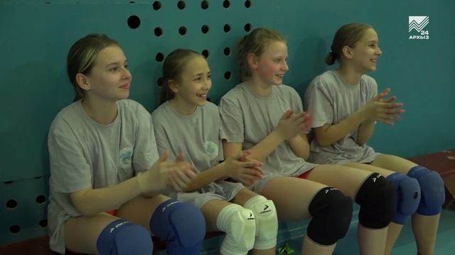 Сборная КЧР по волейболу взяла «серебро» на Первенстве СКФО и ЮФО смотреть онлайн