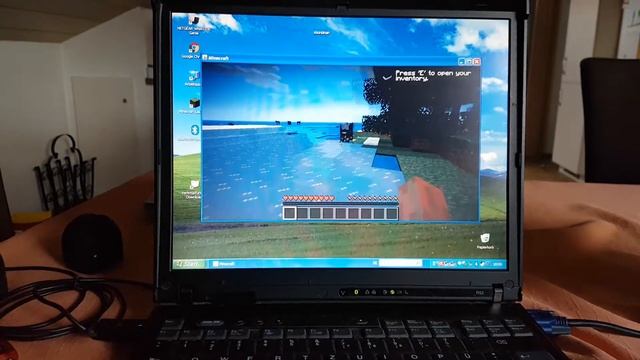 Playing Minecraft on a old Windows xp laptop смотреть онлайн