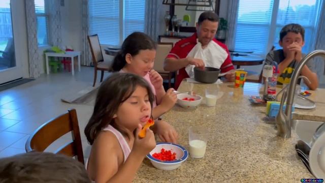 Trying CHEETOS Mac 'n Cheese FLAMIN' HOT | Spicy Mac'n Cheese Challenge смотреть онлайн