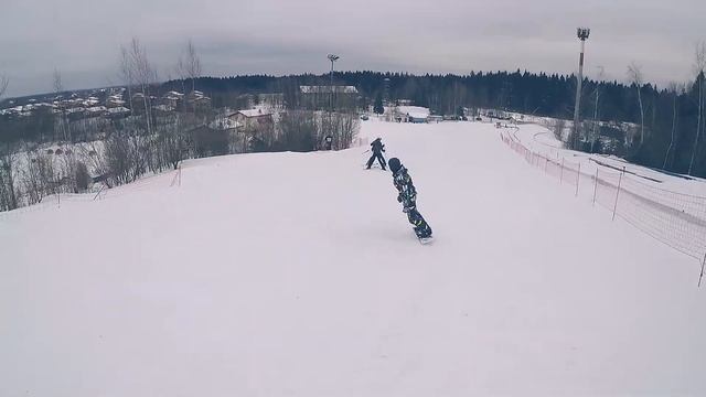 Ученица по сноуборду Аня. Уверенно едет уже после 3го занятия. Инструктор по сноуборду Михаил Собин смотреть онлайн