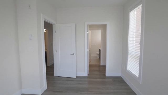 2 BED 2 BATH END UNIT WITH WINDOWS ON 3 SIDES!! смотреть онлайн