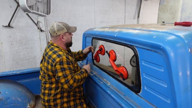 How do you replace the rear window in a 1962 dodge d100? смотреть онлайн