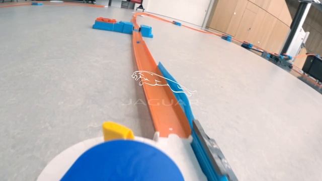 Preparing to launch New Jaguar F-TYPE смотреть онлайн