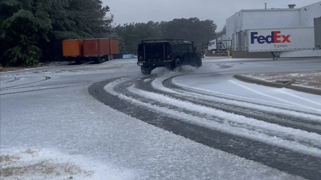 HUMMER H1 (SLIDING IN SNOW) (WAGON + SOFT TOP) 4K HD смотреть онлайн