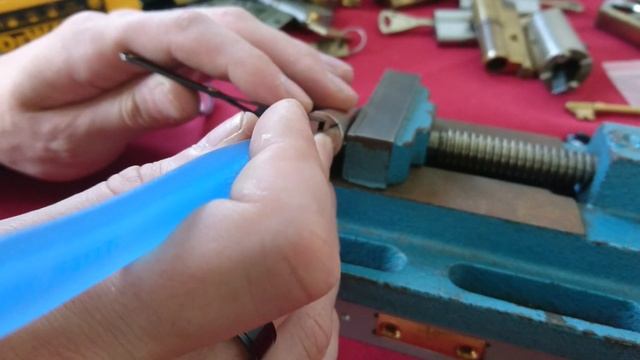 Banham L2000 latch core spp смотреть онлайн